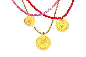 A combo in red tones of 3 necklaces made of japanese miyuki beds, silver 925 gold plated chain, combined with silver 925 gold plated round charms with desing - ice-cream - and messages. like ´´you are my lobster´´ and ´´ best mama ever´´.